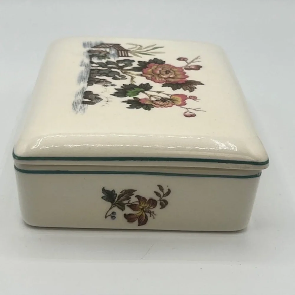 Wedgwood Eastern Flowers Trinket Box Etruria Barlaston TKD Floral Cream Ceramic